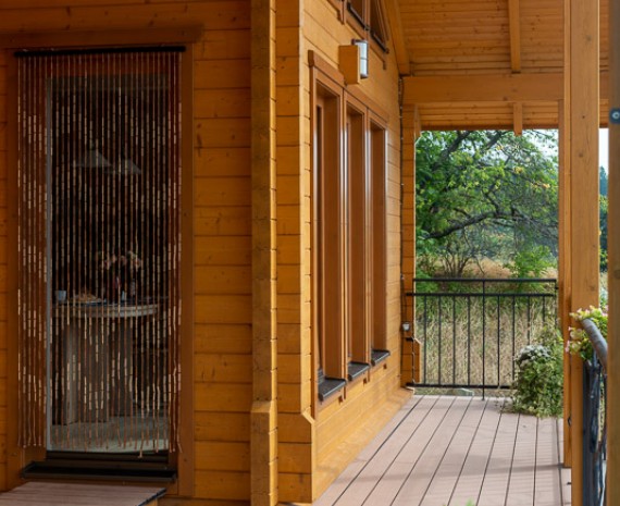 Terasa srubového domu