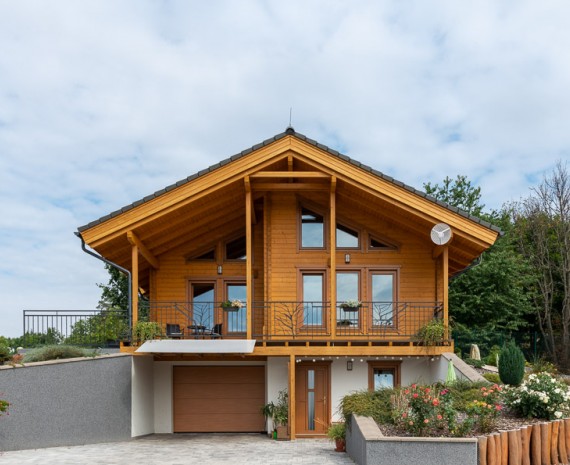 Čelní pohled na srub