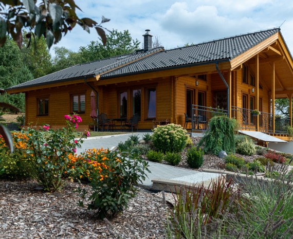 Boční pohled na srubový dům