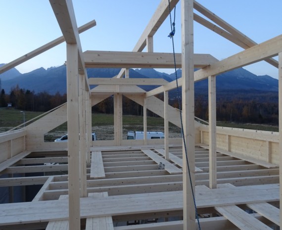 Realizace krovu srubu