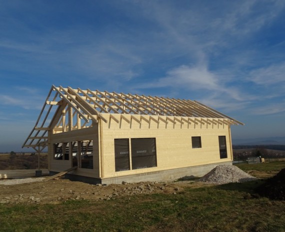 Hotový krov srubu
