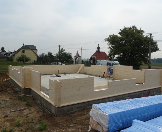 Začátek realizace srubu