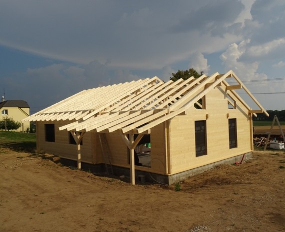 Srubový dům a hotový krov