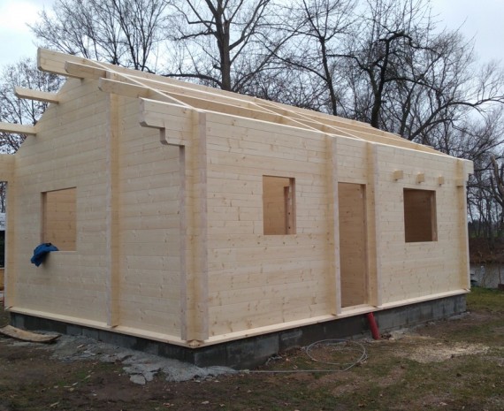 Hotové srubové stěny