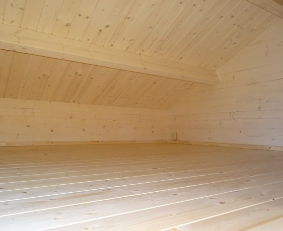 Empore víkendového srubu