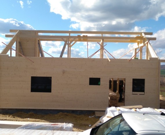 Realizace krovu srubu