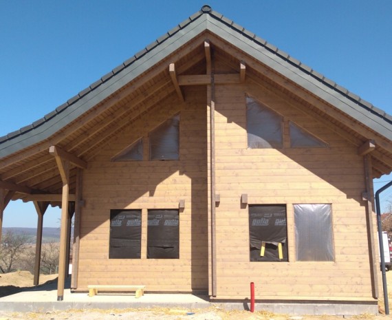 Štítová stěna podkrovního srubu