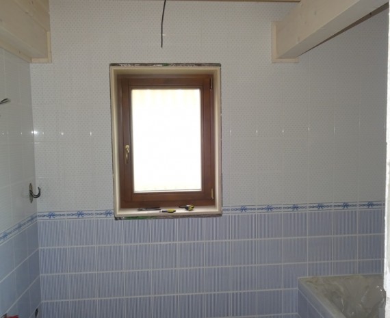 Koupelna ve srubu