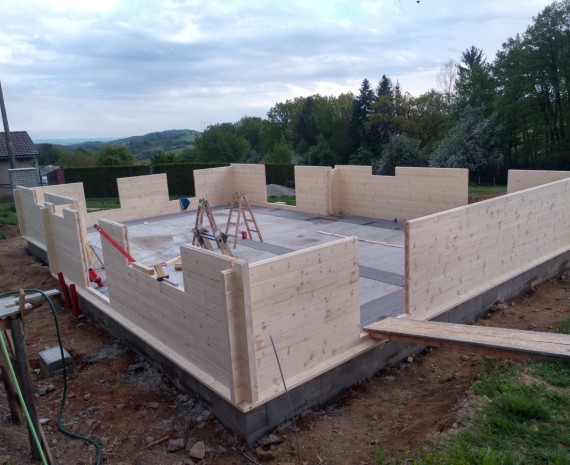 Přízemní srub nedaleko Prahy