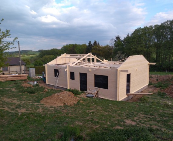 Přízemní srub nedaleko Prahy