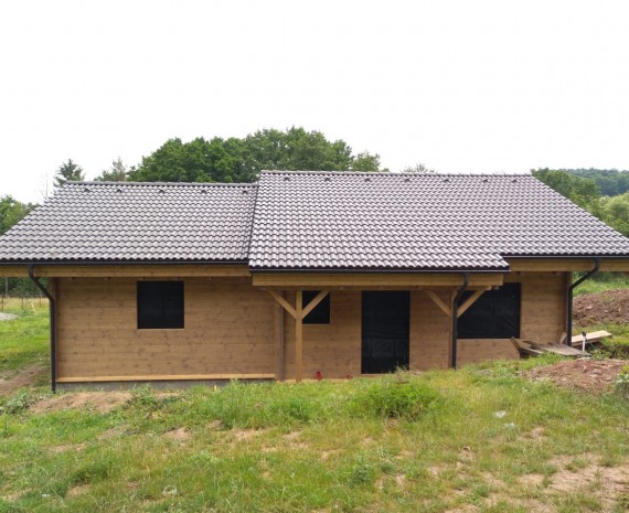 Přízemní srub nedaleko Prahy