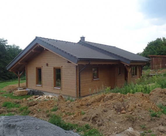 Přízemní srub nedaleko Prahy