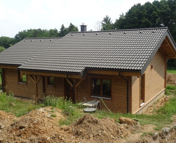 Přízemní srub nedaleko Prahy