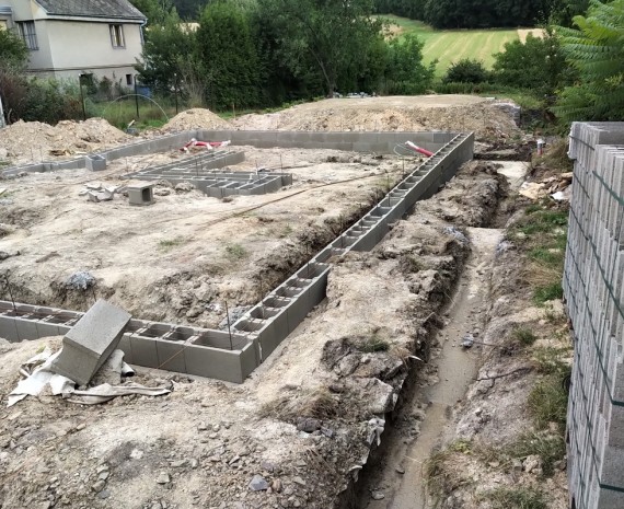 Srubový dům a základy