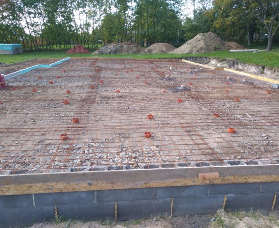 Srub a realizace základů