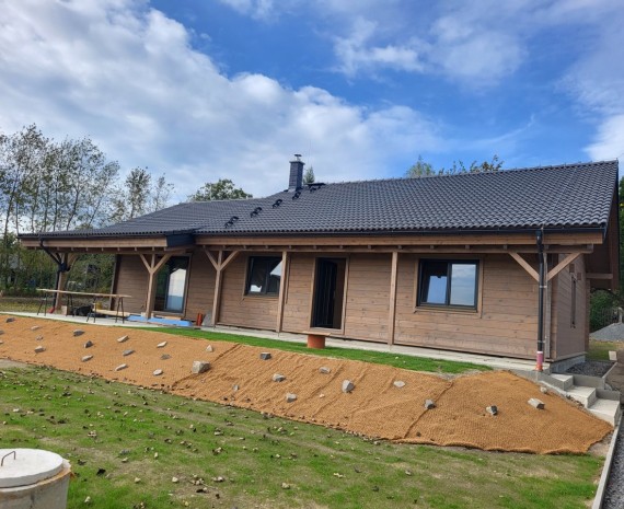 Srubový dům a okolí