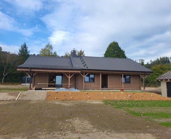 Srubový dům a okolí