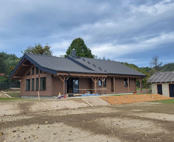 Srubový dům a okolí