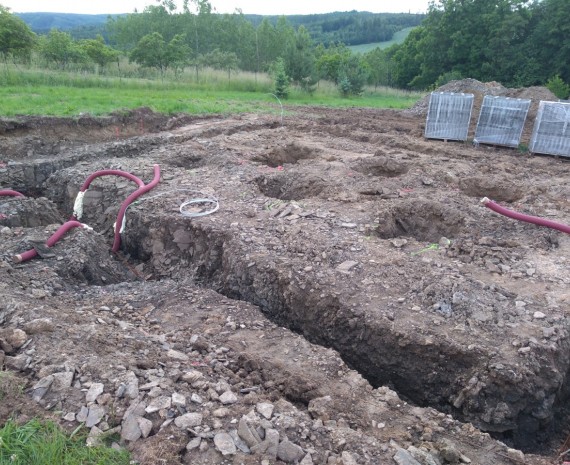 Výkopové práce budoucího srubu