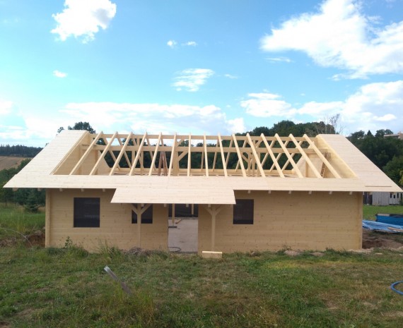 Krov srubového domu