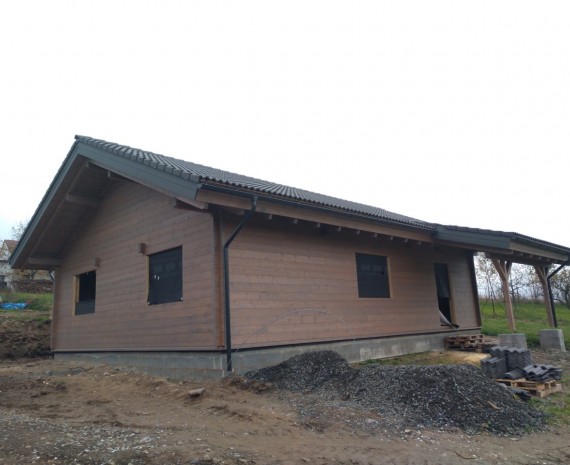Srubový bungalov bez oken
