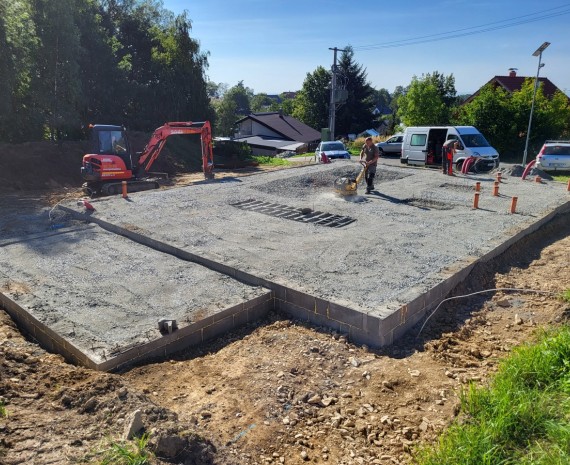 Realizace základů srubového domu