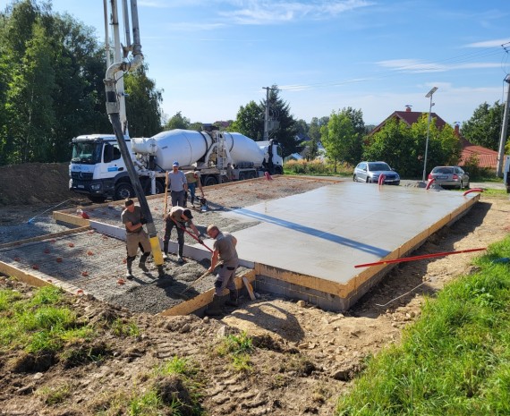 Zalití základové desky srubového domu