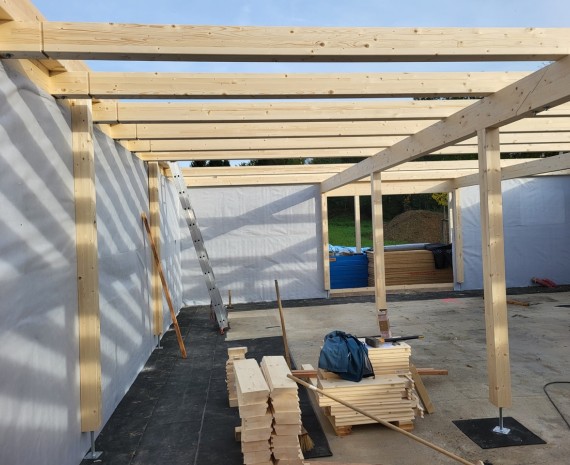 Stropní trámy ve srubu