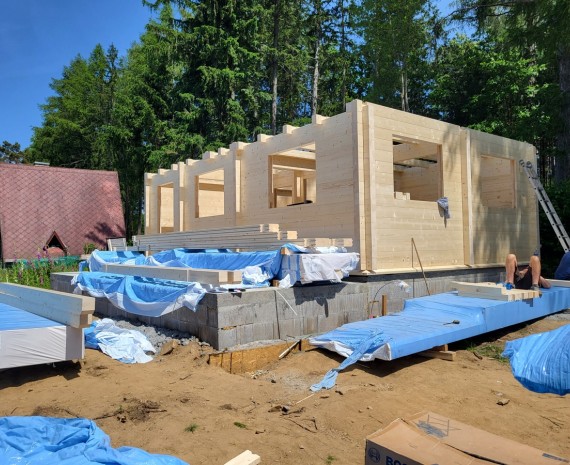 Pokračování realizace víkendového srubu