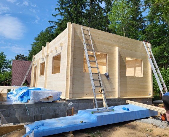 Stavba podkroví srubu