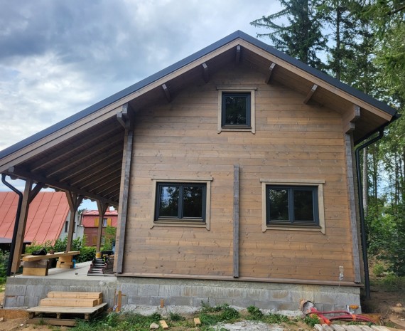 Čelní pohled na srub