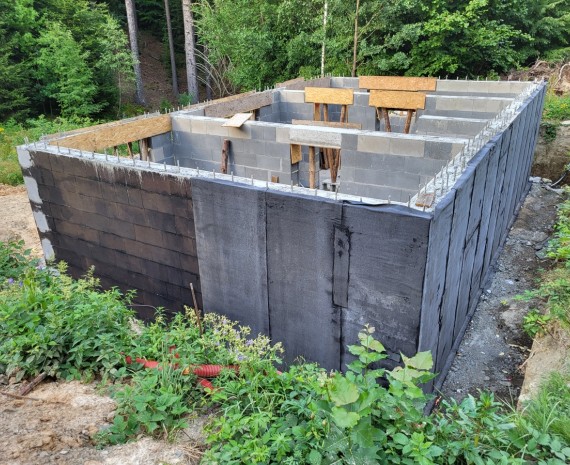 Stavba sklepu srubu Nový Mlýn