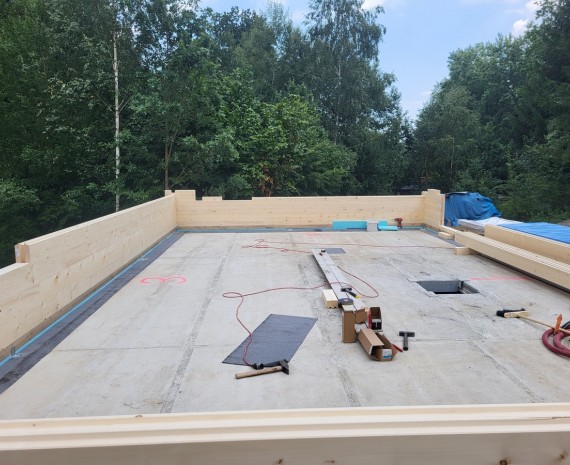 Podkrovní srub a začátek jeho výstavby