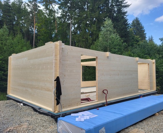 Pokračování stavby srubu