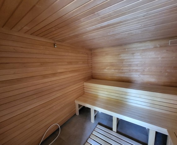 Interiér sauny srubu