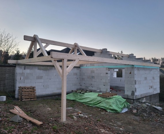 Srubový dům a stavba krovu garáže