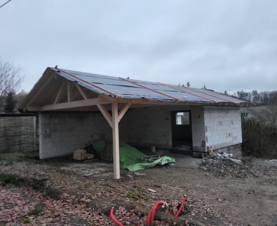 Srub a realizace střechy garáže