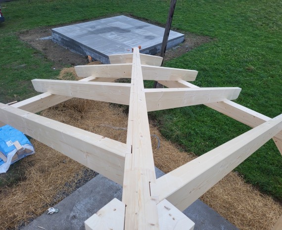 Roubenka a detail krovu