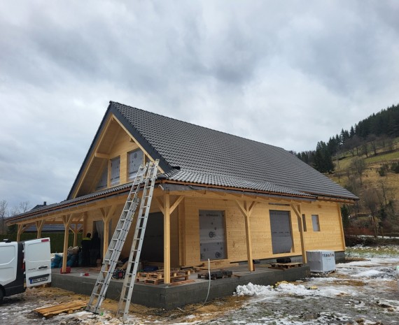 Roubenka Karolinka se střechou