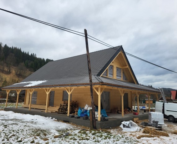 Dokončená střecha srubu