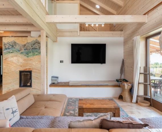 Kamna ve srubovém domě