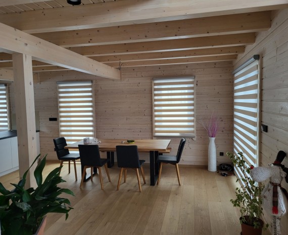 Jídelna ve srubovém domě