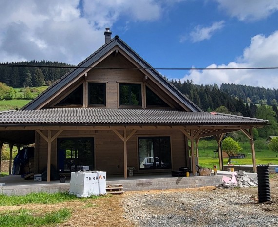 Přední terasa roubenky