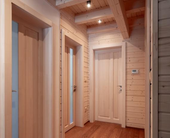 Srubový dům a chodba