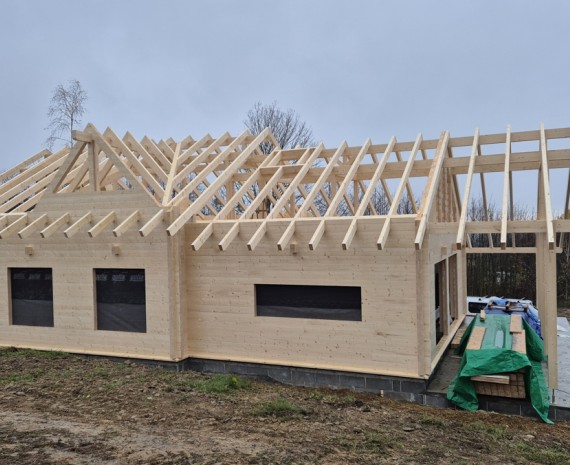 Srub a realizace krovu