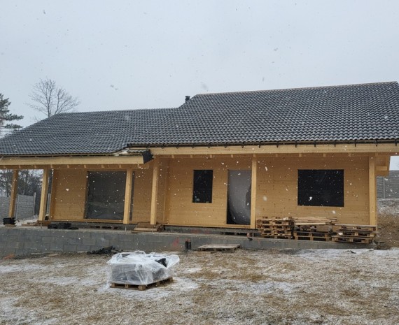 Srub a pokládka střešní krytiny