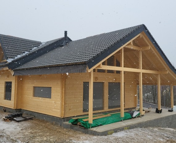 Srub a pokládka střešní krytiny