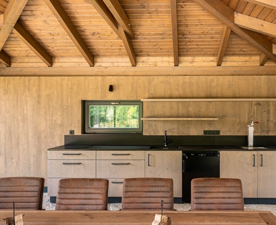 Pergola s dřevěným krovem