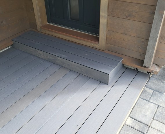 Vchod do srubového domu